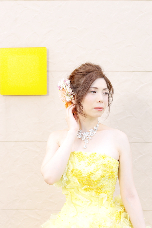 No.22 黄色いドレスの女性正面